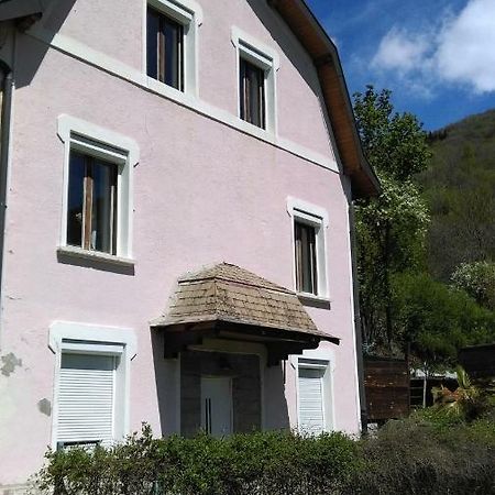 maison rose Saint-Martin-de-la-Porte Extérieur photo